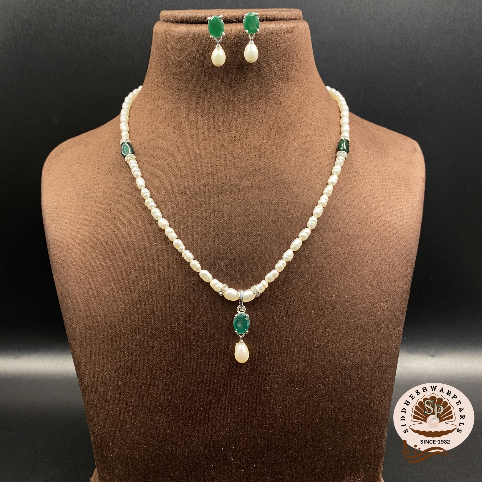 Simple Pearl Neck4 Logo Simple Single Pearl Necklace