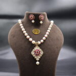 Simple Pendant Pearl Necklace - Image 2