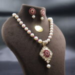Simple Pendant Pearl Necklace - Image 4