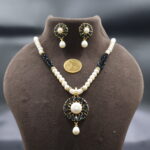 Classic Simple Black Pendant Pearl Necklace - Image 2