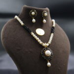 Classic Simple Black Pendant Pearl Necklace - Image 4