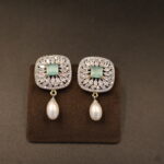 Simple Green Pendant Pearl Necklace - Image 5