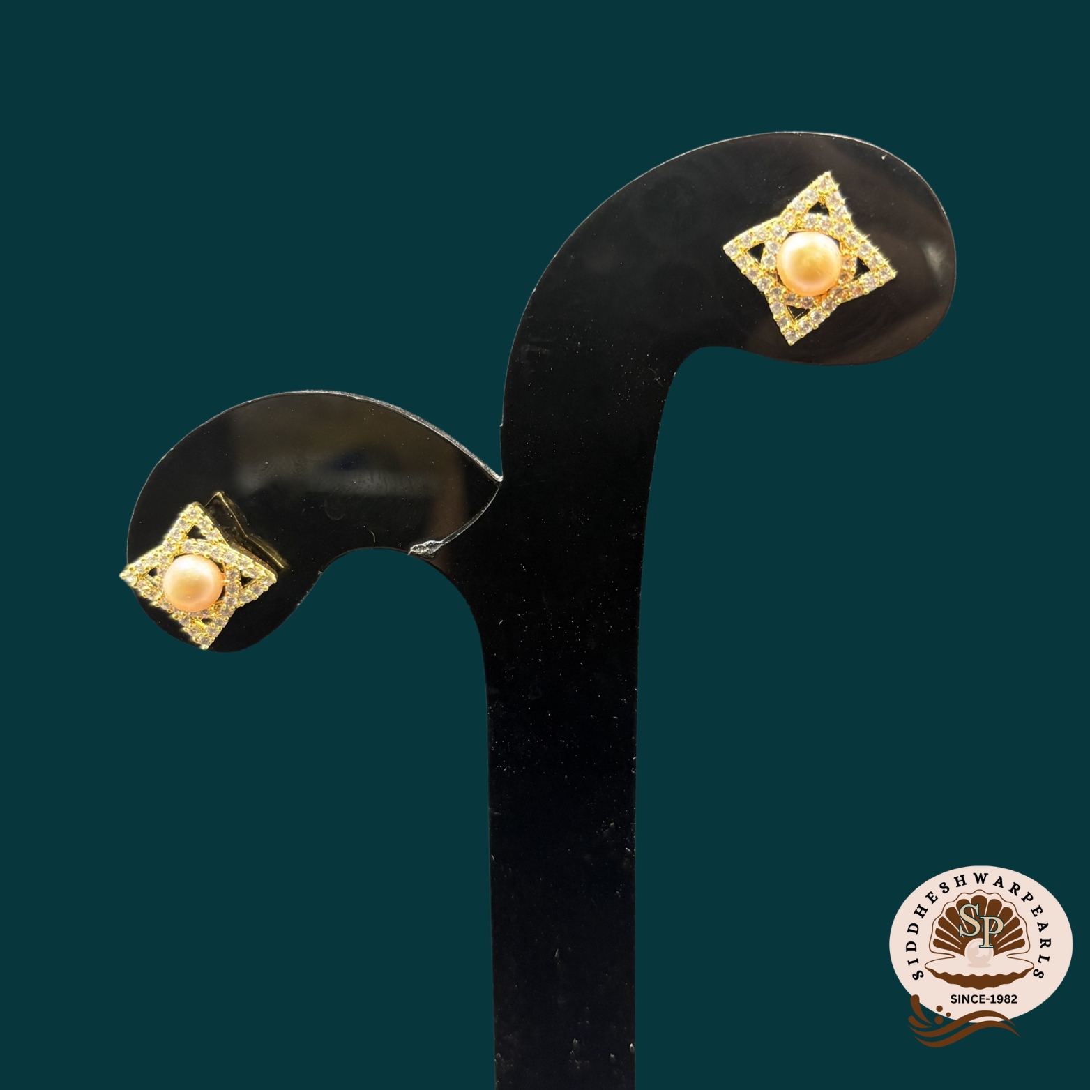 stud7 Pearl Stud Earrings