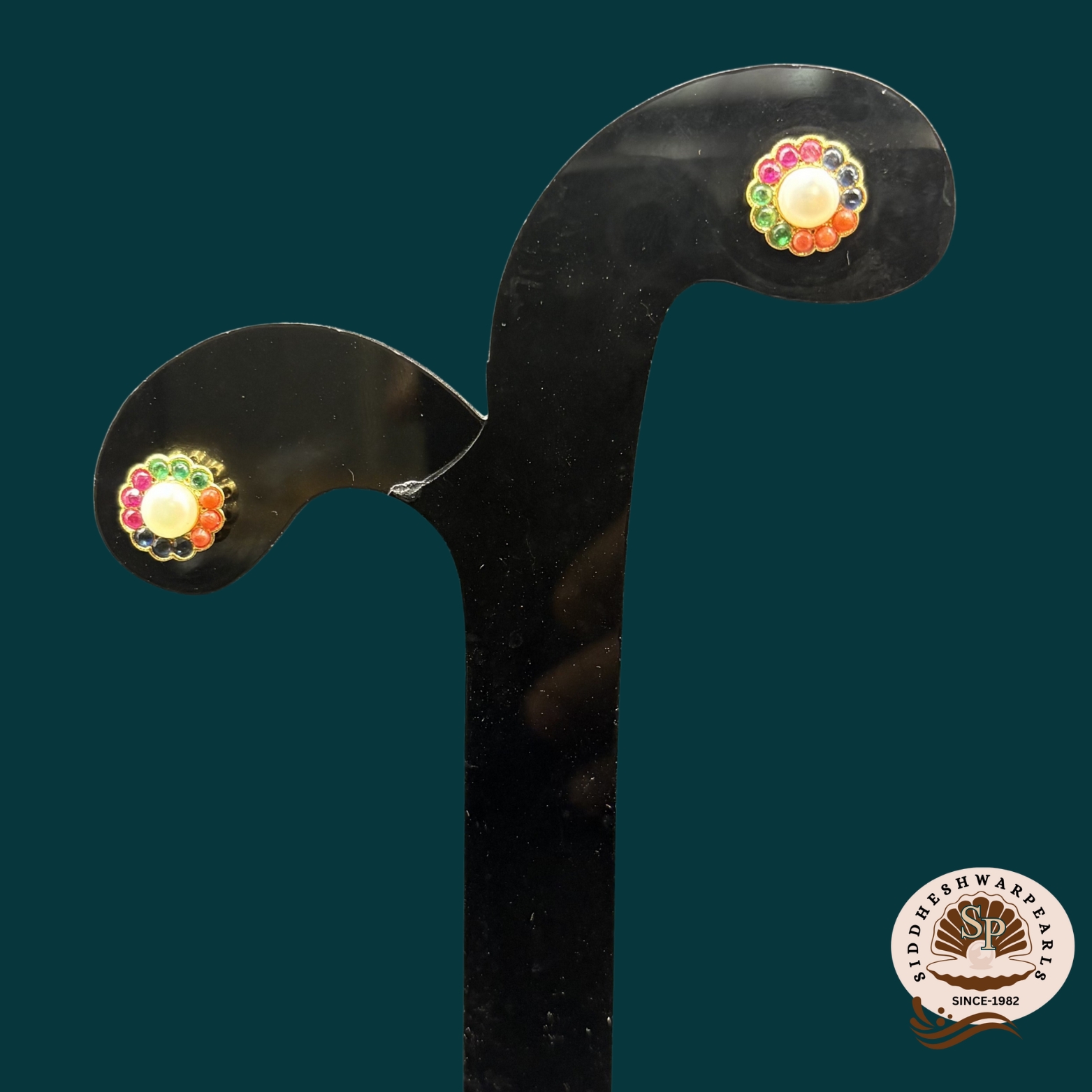 stud9 Pearl Stud Earrings