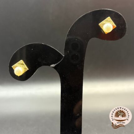 Stud Pearl Earrings