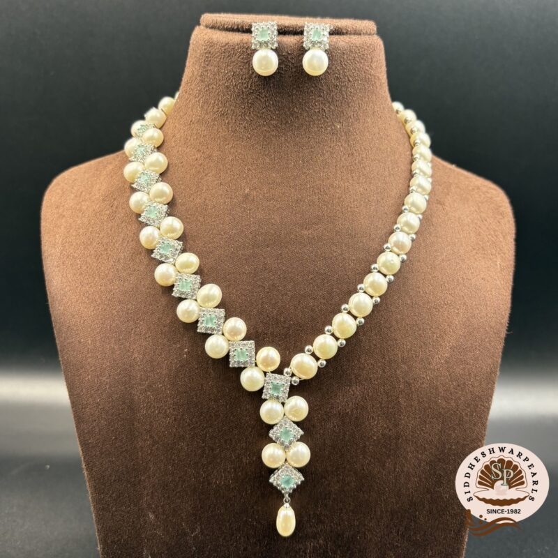 Pearl Set Design
