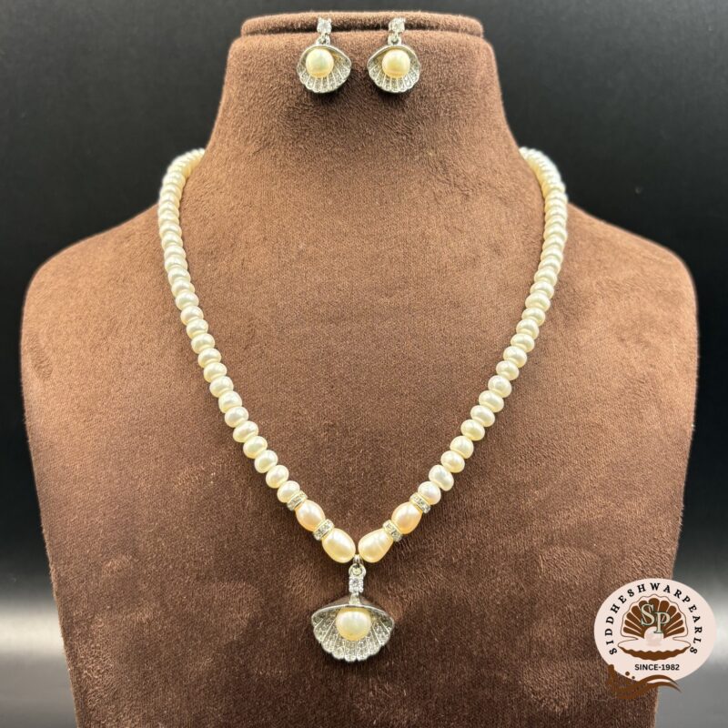 Simple Necklace with Pearl