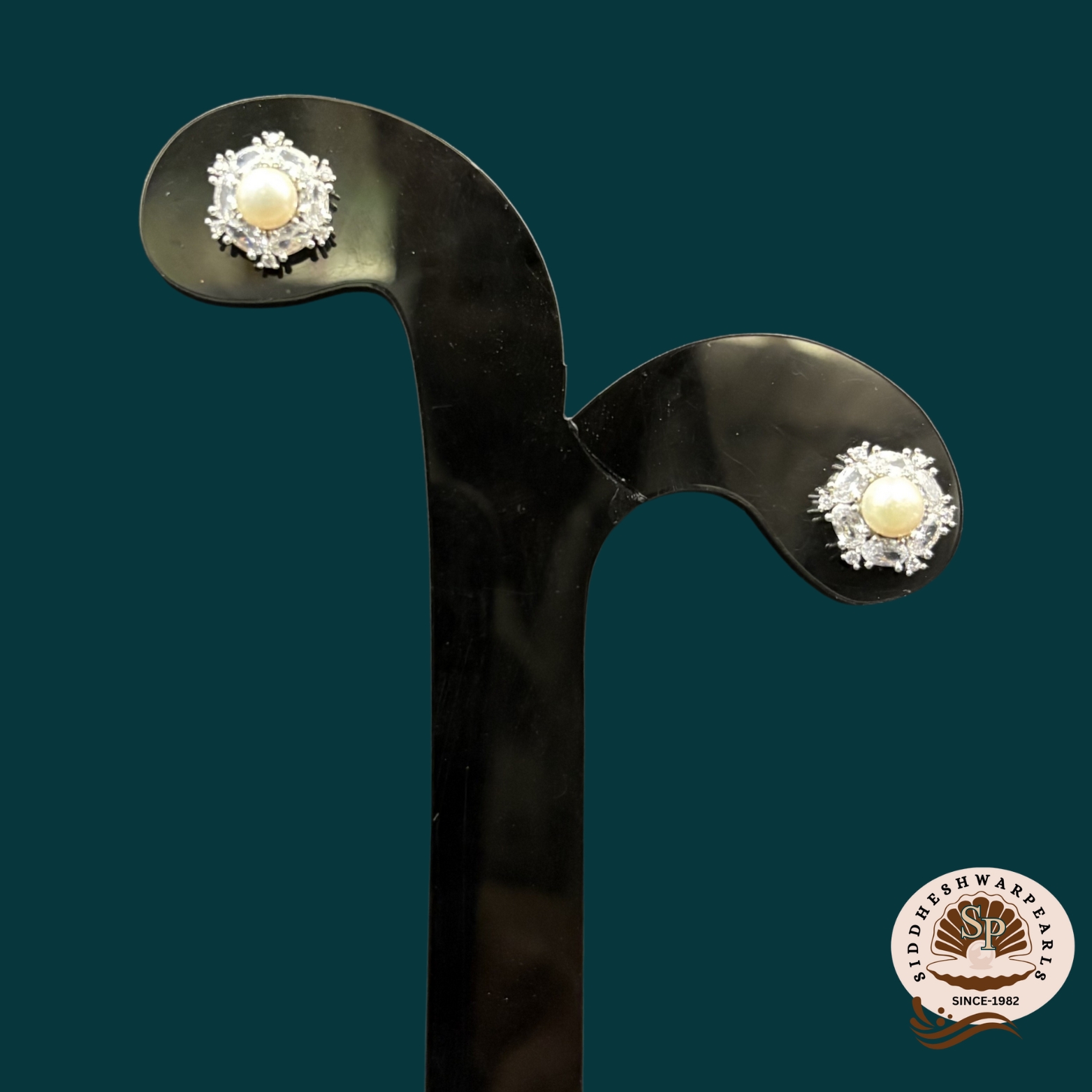 stud17 Pearl Stud Earrings