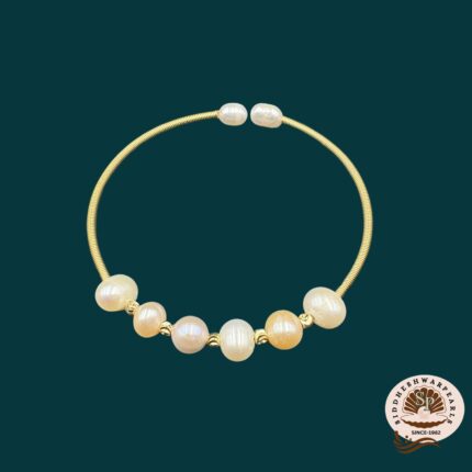 white pearl bracelet