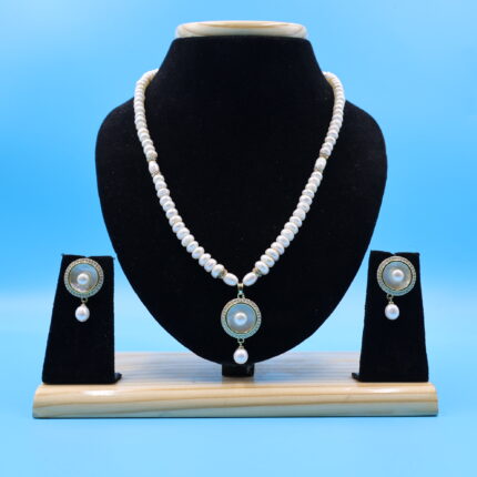 pearl necklace