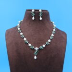 Emerald Stone Pearl necklace - Image 5
