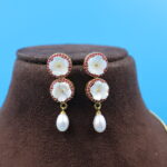Flower Design Pearl Necklace - Image 5