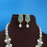 Emerald Pendant Button Pearl Necklace - Image 5