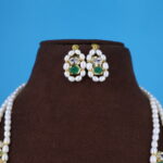 Emerald Side Brooch Pearl Necklace Set - Image 5