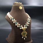 Royal Emerald Pearl  Necklace - Image 4
