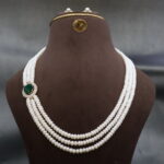 Emerald Pendant Side Brooch Pearl Necklace - Image 2