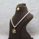 Single-Strand Pendant Pearl Necklace - Image 3