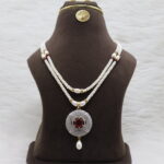 Classic Traditional Pearls Necklace - Image 2
