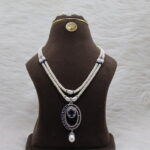 The Blue Velvet Pearl Necklace - Image 2