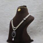 The Blue Velvet Pearl Necklace - Image 3