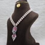 Rose Aura Pearl Necklace - Image 3